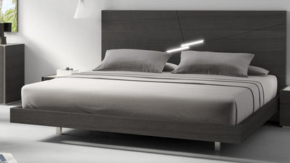 J&M Furniture - Faro Queen Size Bed - 1786722-Q veiw 1