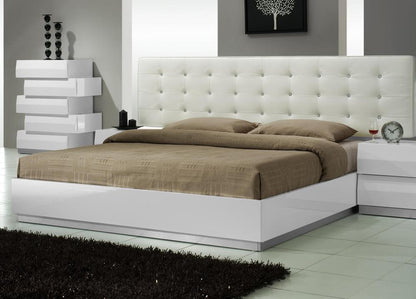J&M Furniture - Milan Queen Size Bed in White - 17687-Q veiw 1
