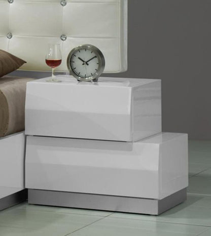 J&M Furniture - Milan Right Facing Night Stand in White - 17687-NSR veiw 1