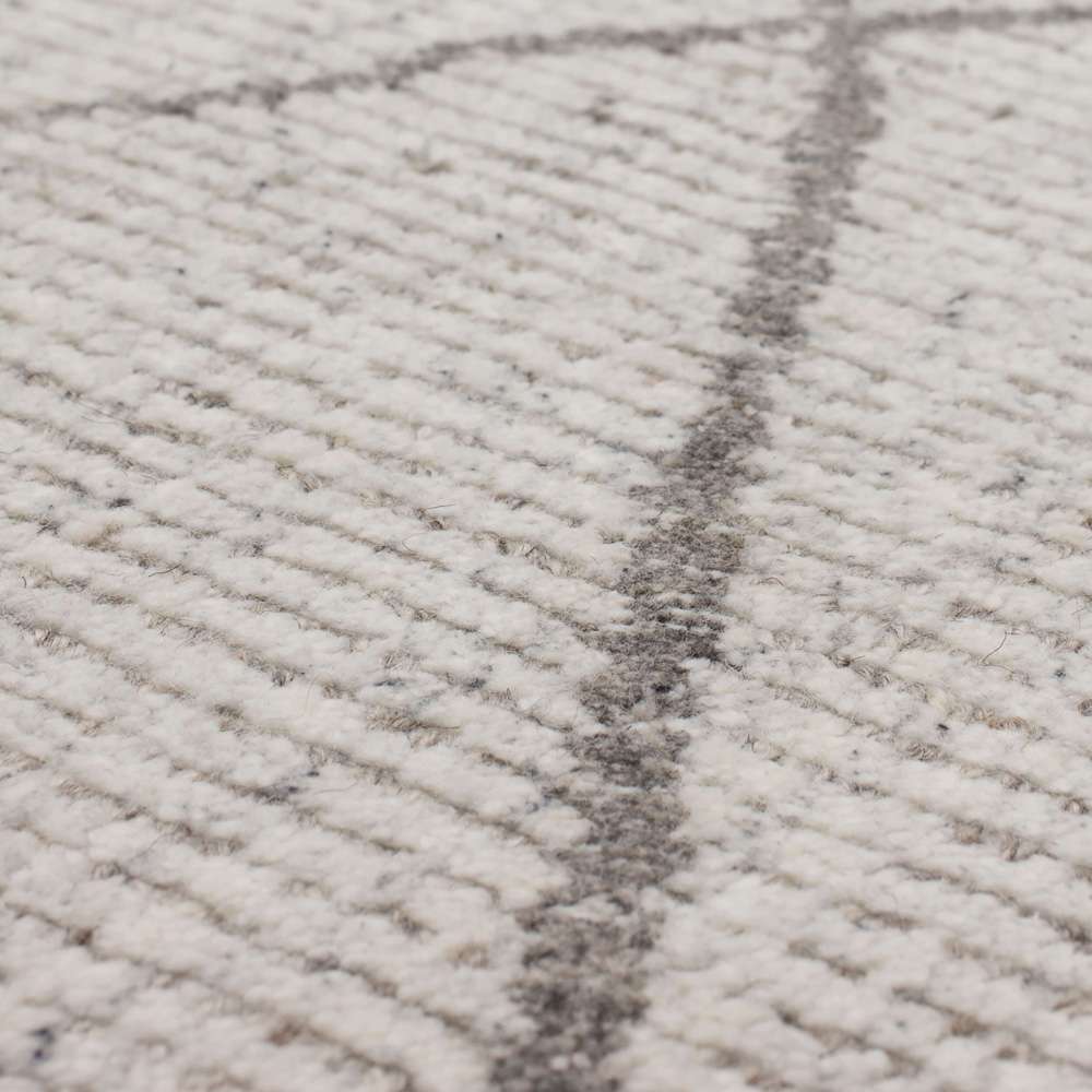 Karastan - Tangier Tribal Diamond Silver 8 x 10 Area Rug - RG187-620-096120-IP veiw 4