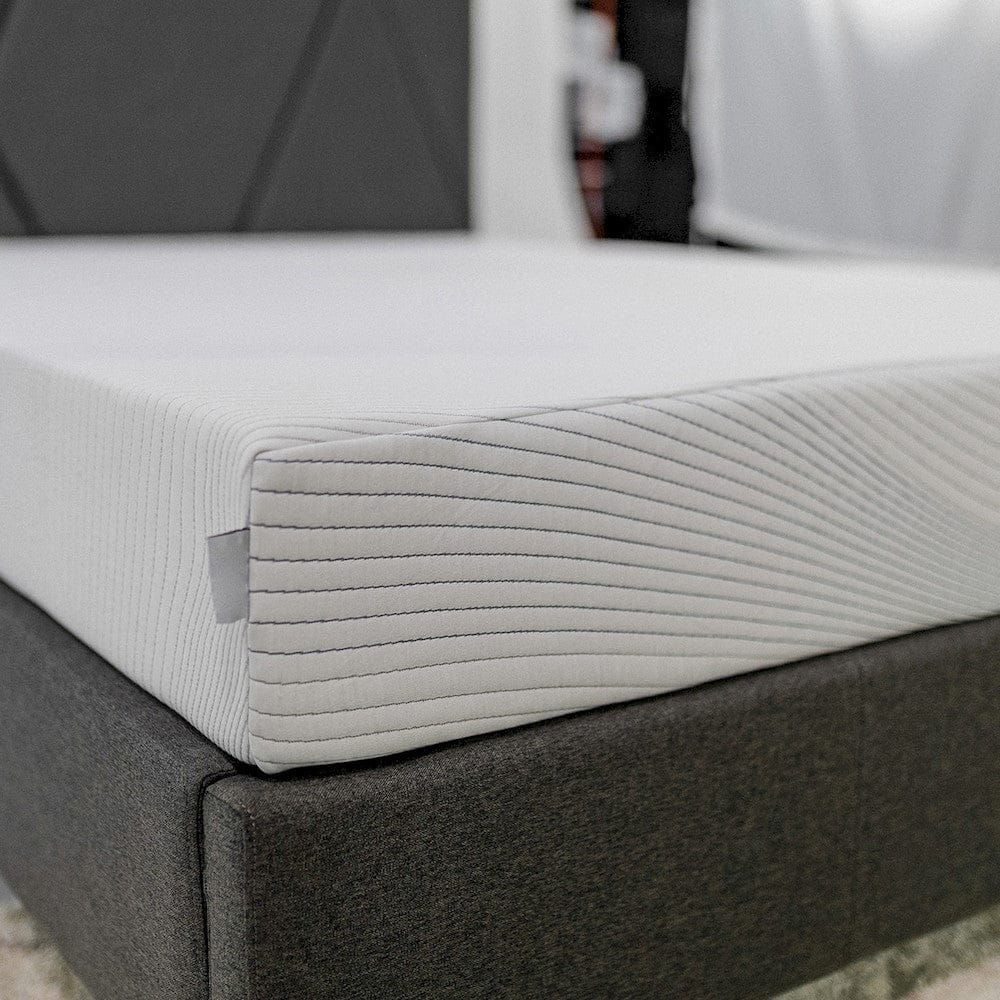 Bridgevine Home - 8in Full Size2-Layer Memory Foam Youth and Adult Mattress with Breathable Knit Cover - AF-RMRG-080FL view 6