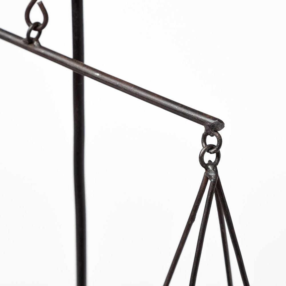Mercana - Ellis 10L x 4W Black Metal Vintage Inspired Weighing Scale - 68855 view 5