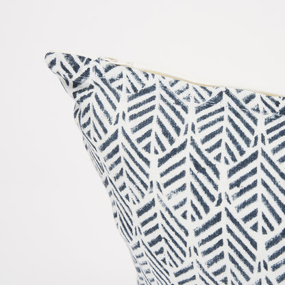 Mercana - Janelle Cream w/ Indigo Print Linen Lumbar Decorative Pillow Cover - 70320 view 7