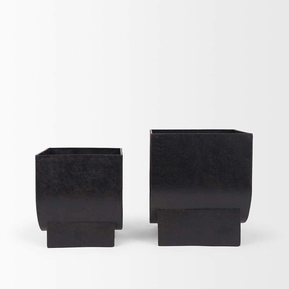 Mercana - Medina Antiqued Black Metal Planters (Set of 2) - 70548_CLOSEOUT view 3