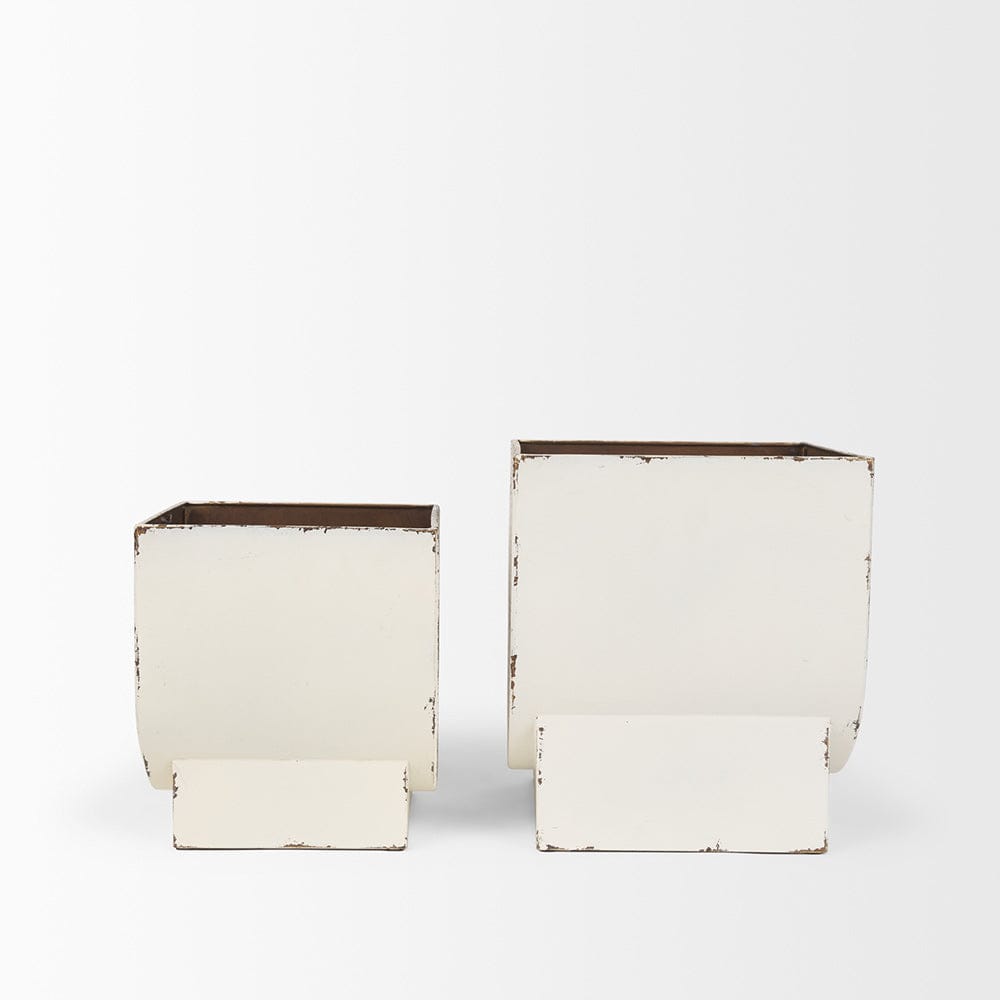Mercana - Medina Off White w/ Gold Antiquing Metal Planters (Set of 2) - 70547_CLOSEOUT view 3