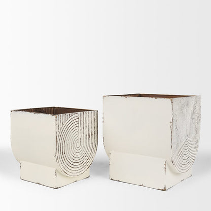 Mercana - Medina Off White w/ Gold Antiquing Metal Planters (Set of 2) - 70547_CLOSEOUT view 4