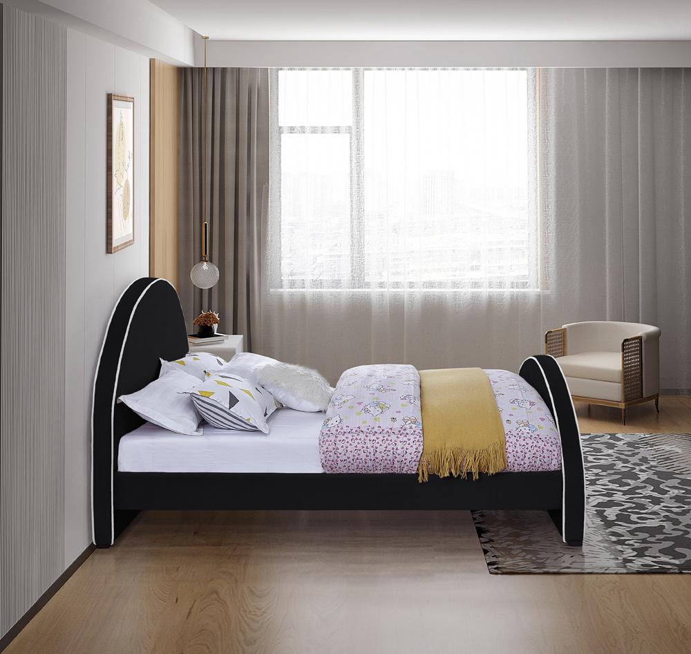 Meridian Furniture - Brody Black Velvet Queen Bed - BrodyBlack-Q veiw 5