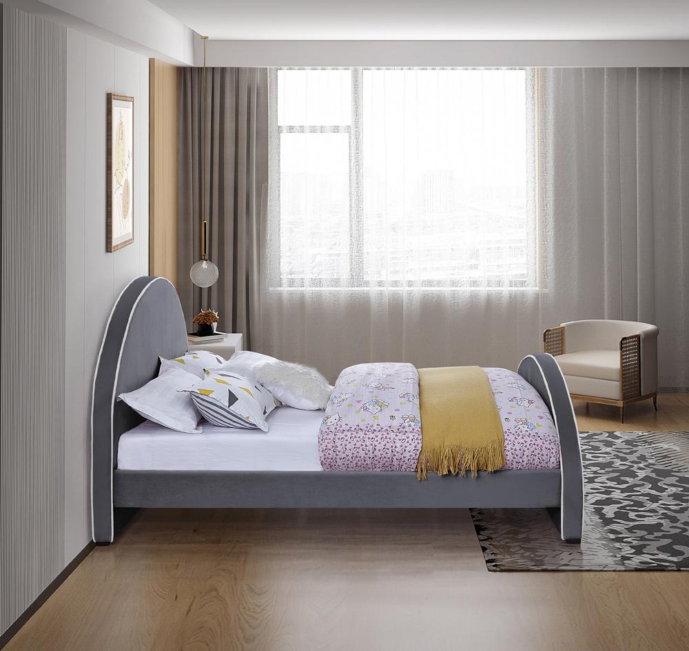 Meridian Furniture - Brody Grey Velvet Full Bed - BrodyGrey-F veiw 5