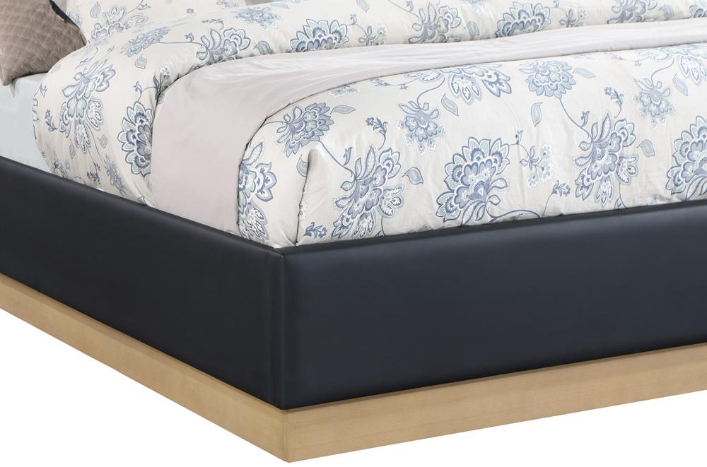Meridian Furniture - Casa Black Vegan Leather Queen Bed - CasaBlack-Q veiw 5