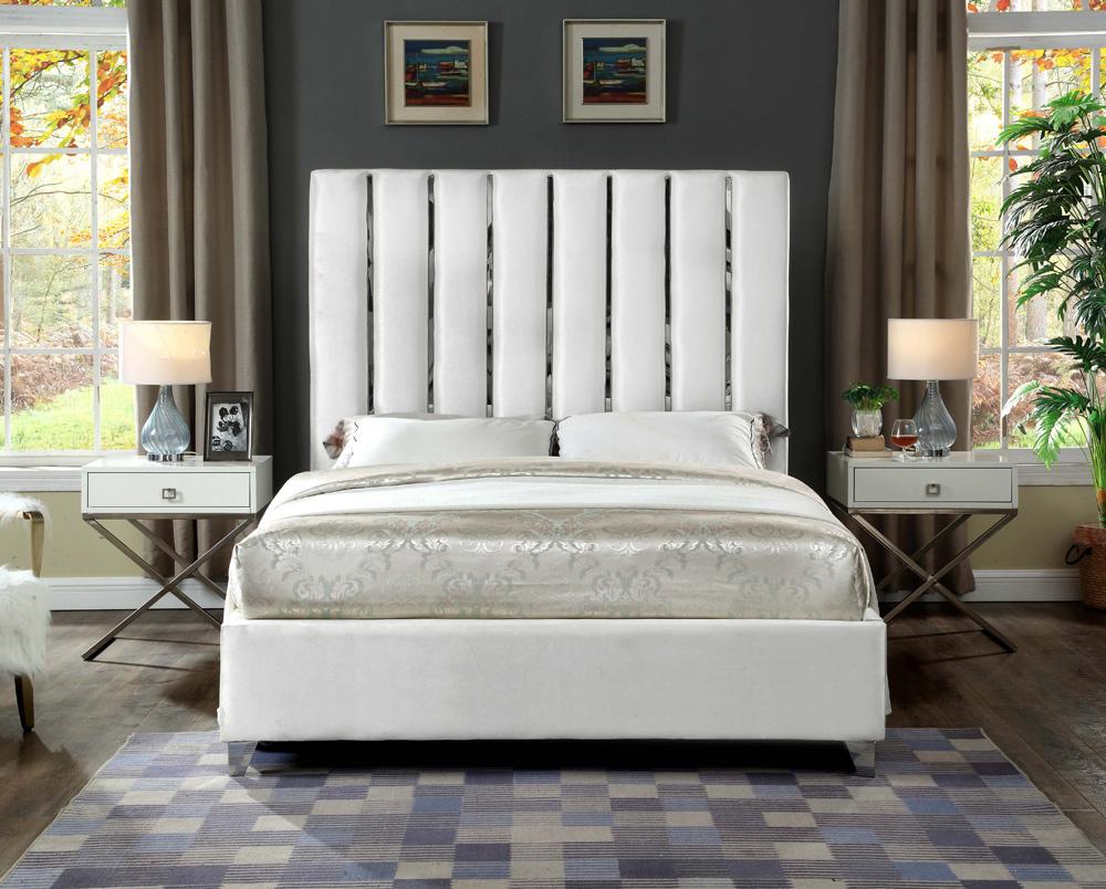 Meridian Furniture - Enzo White Velvet Queen Bed - EnzoWhite-Q veiw 4
