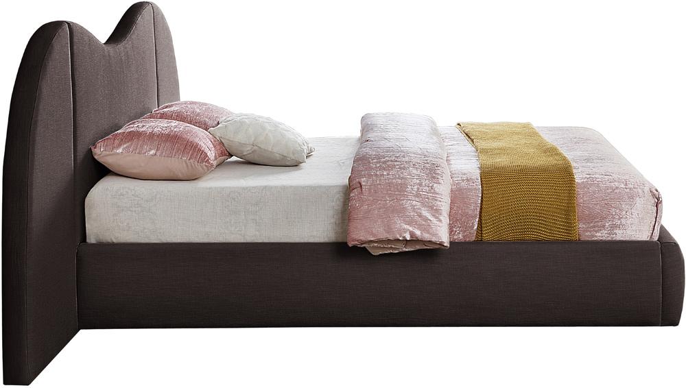 Meridian Furniture - Everest Brown Linen Textured Fabric Queen Bed - B1247Brown-Q veiw 5