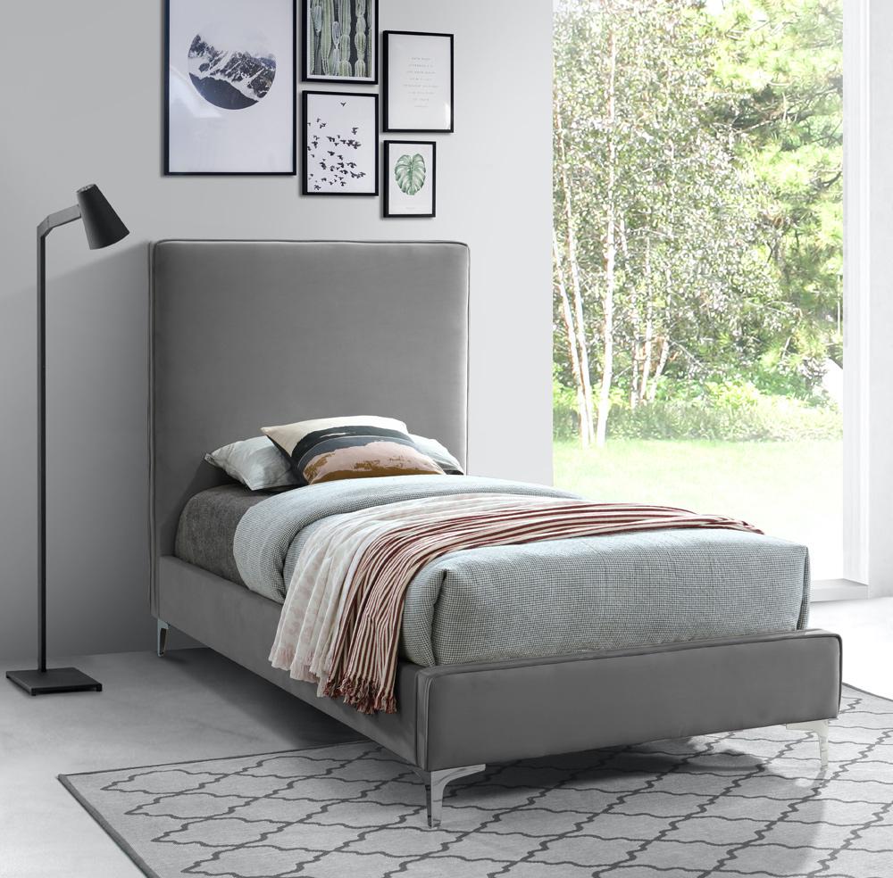 Meridian Furniture - Geri Grey Velvet Twin Bed - GeriGrey-T veiw 4