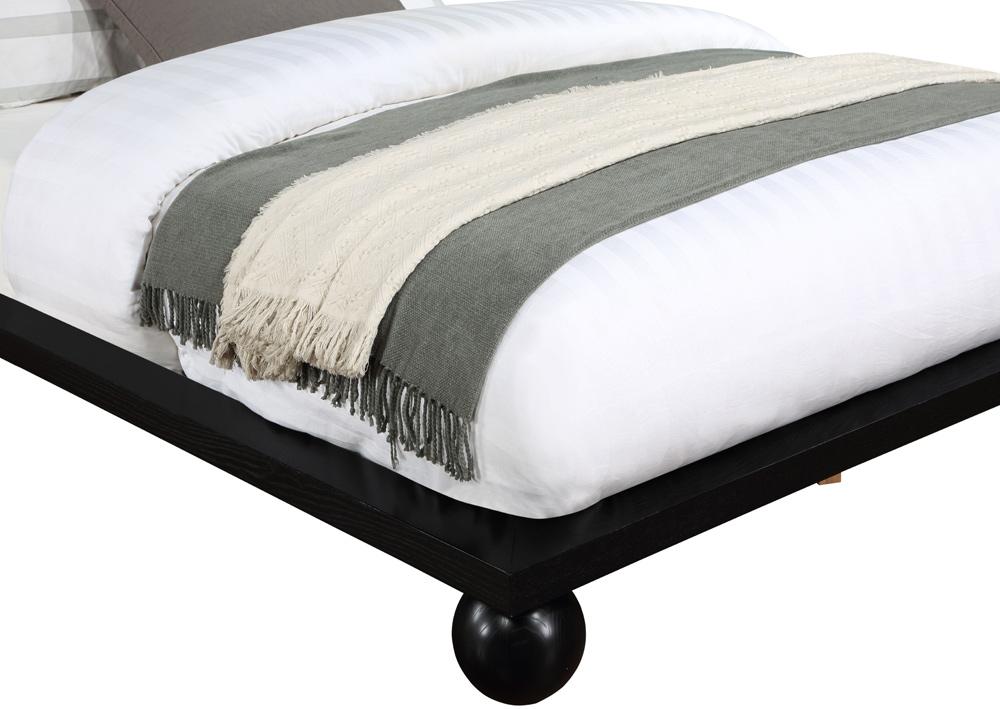 Meridian Furniture - Kent Black Queen Bed - KentBlack-Q veiw 6