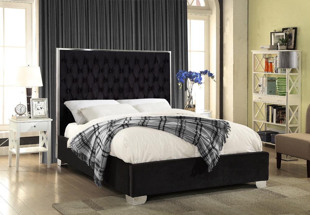 Meridian Furniture - Lexi Black Velvet Queen Bed - LexiBlack-Q veiw 2