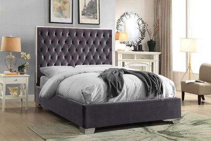 Meridian Furniture - Lexi Grey Velvet Queen Bed - LexiGrey-Q veiw 2