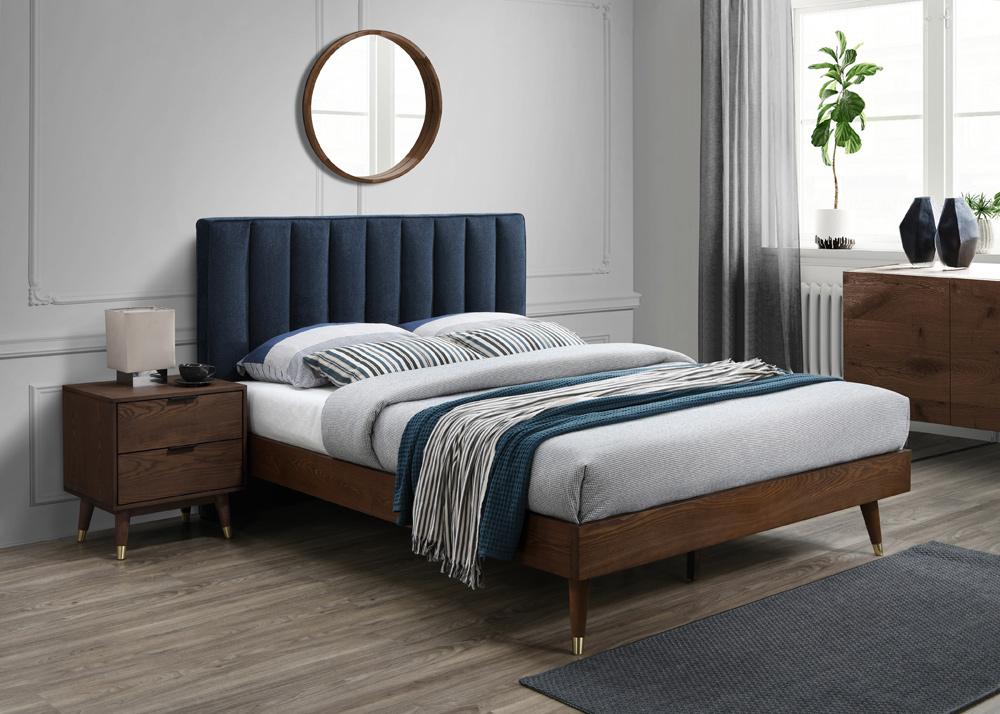Meridian Furniture - Vance Navy Linen Textured Fabric King Bed - VanceNavy-K veiw 5