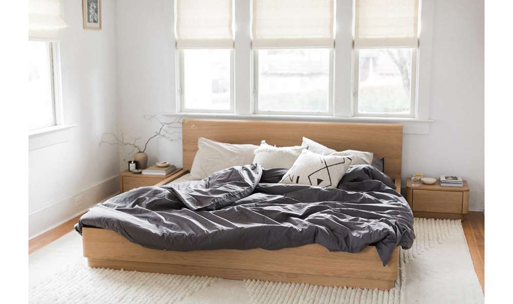 Moes Home  -  Round Off King Bed in Light Oak  - YR-1006-21-0 veiw 6