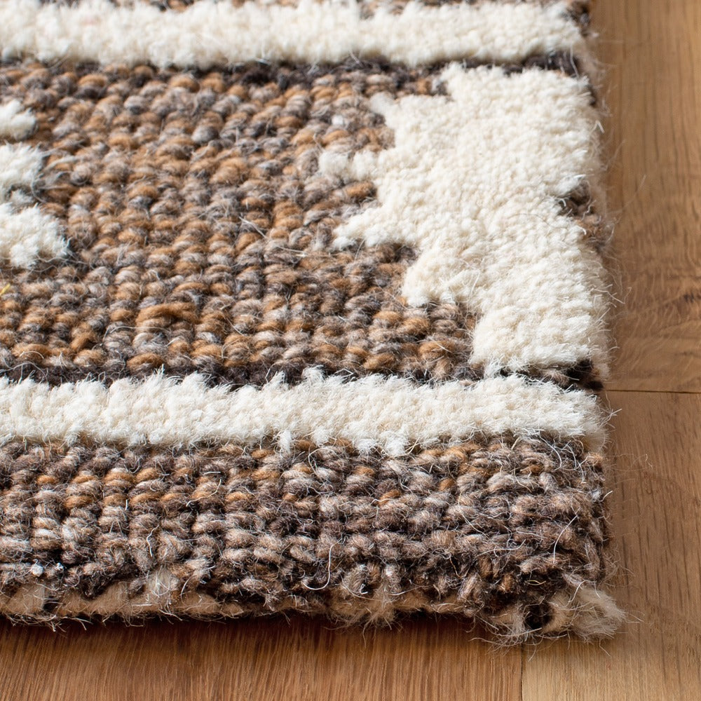 Safavieh - Aspen 550A Ivory Lt Brown - 2.3" X 11" - APN550A-211 view 2
