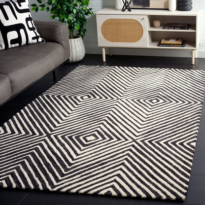 Safavieh - Ebony 150Z Black Ivory - 9" X 12" - EBN150Z-9 view 2