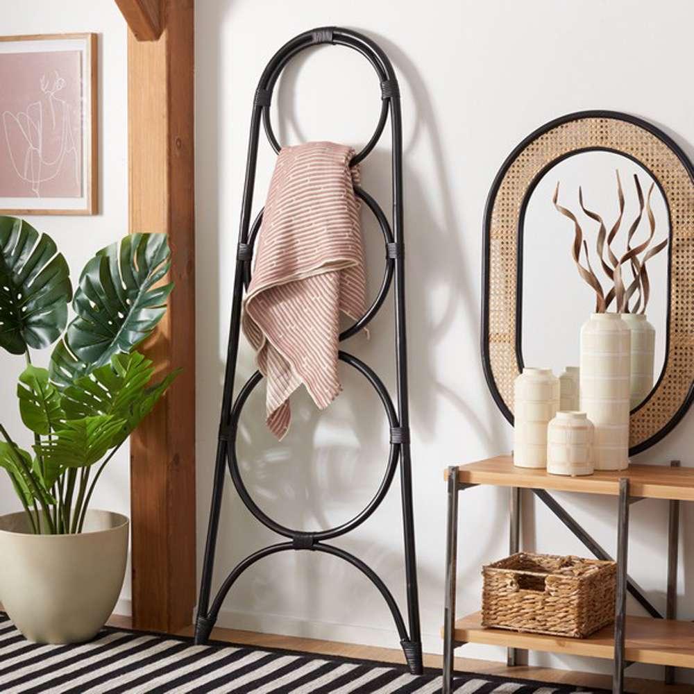 Safavieh - Kino 3 Tier Towel Hanger - Black - STG6501B veiw 2