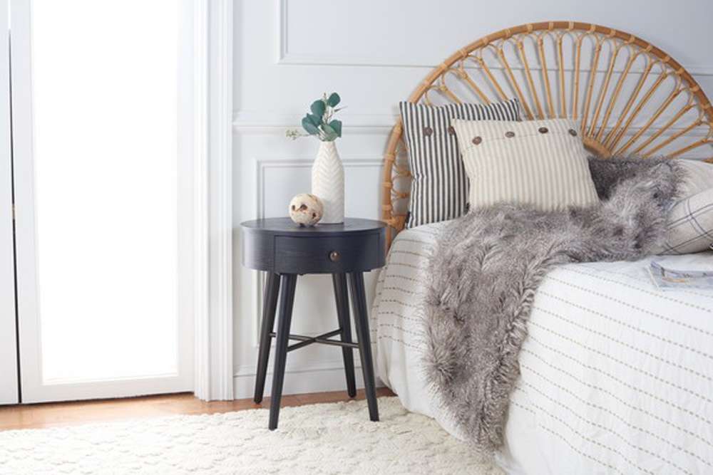 Safavieh - Scully 1 Drawer Nightstand - Black - Antique Gold - NST6406B veiw 3