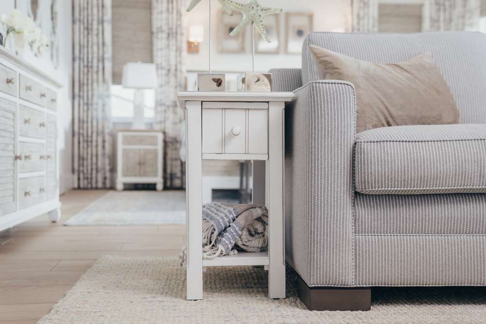 Sea Winds - Monaco Chairside Table - B81805-BLANC veiw 5