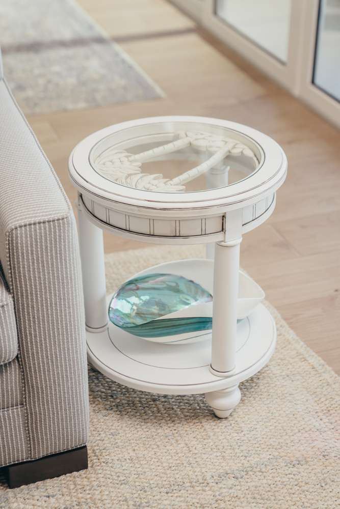 Sea Winds - Monaco Round End Table - B81802-BLANC veiw 5