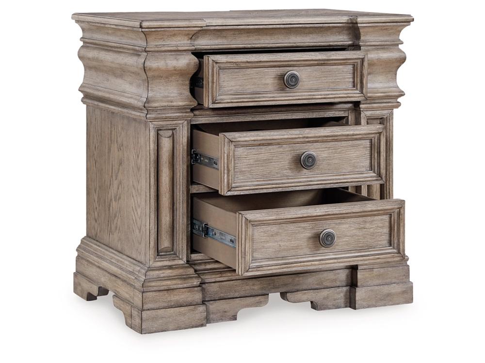 Signature Design by Ashley - Blairhurst Three Drawer Night Stand in Light Grayish Brown - B916-93 veiw 3
