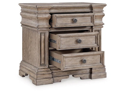 Signature Design by Ashley - Blairhurst Three Drawer Night Stand in Light Grayish Brown - B916-93 veiw 3