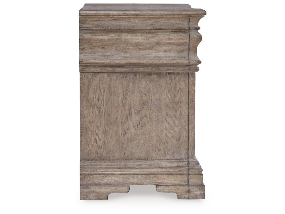 Signature Design by Ashley - Blairhurst Three Drawer Night Stand in Light Grayish Brown - B916-93 veiw 4
