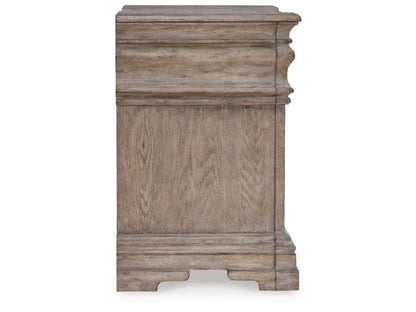 Signature Design by Ashley - Blairhurst Three Drawer Night Stand in Light Grayish Brown - B916-93 veiw 4