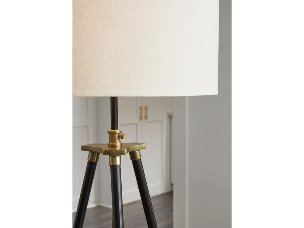 Signature Design by Ashley - Cashner Metal Floor Lamp in Black/Gold Finish - L206101 veiw 3