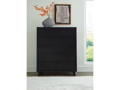 Signature Design by Ashley - Danziar Five Drawer Chest in Black - B1013-345 veiw 2