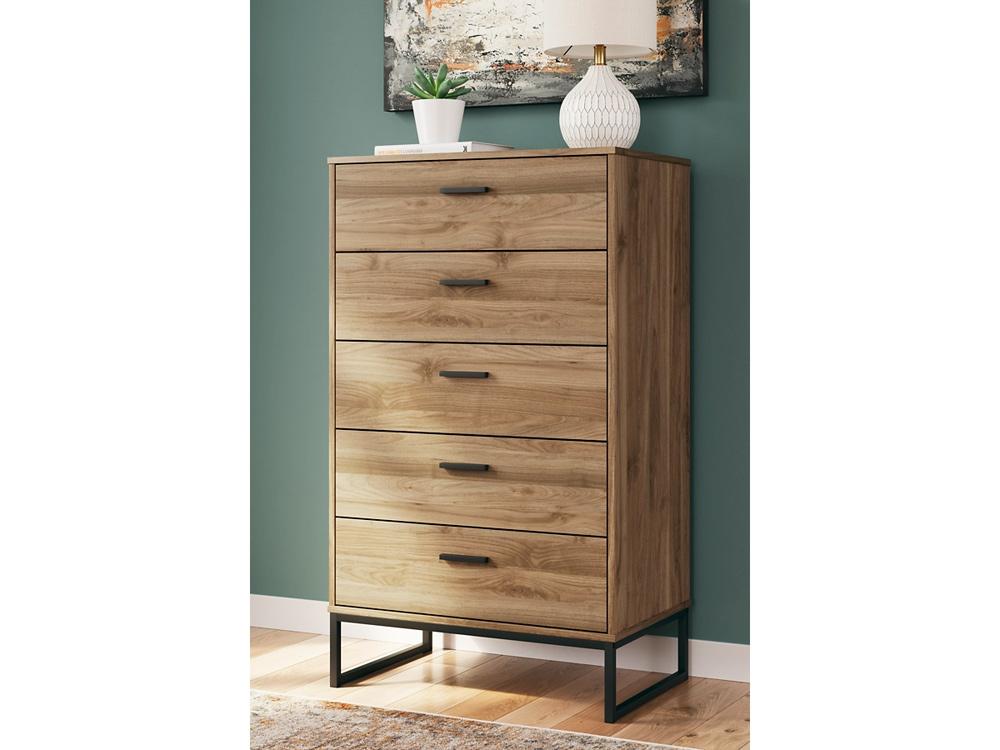 Signature Design by Ashley - Deanlow Five Drawer Chest in Honey - EB1866-245 veiw 2