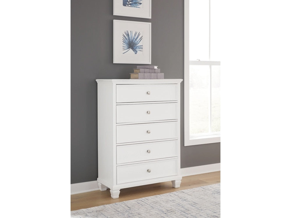 Signature Design by Ashley - Fortman Five Drawer Chest in White - B680-46 veiw 2