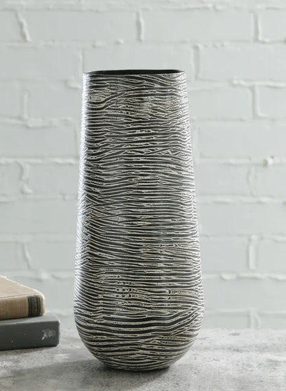 Signature Design by Ashley - Fynn Vase in Antique Gray - A2000515 view 2