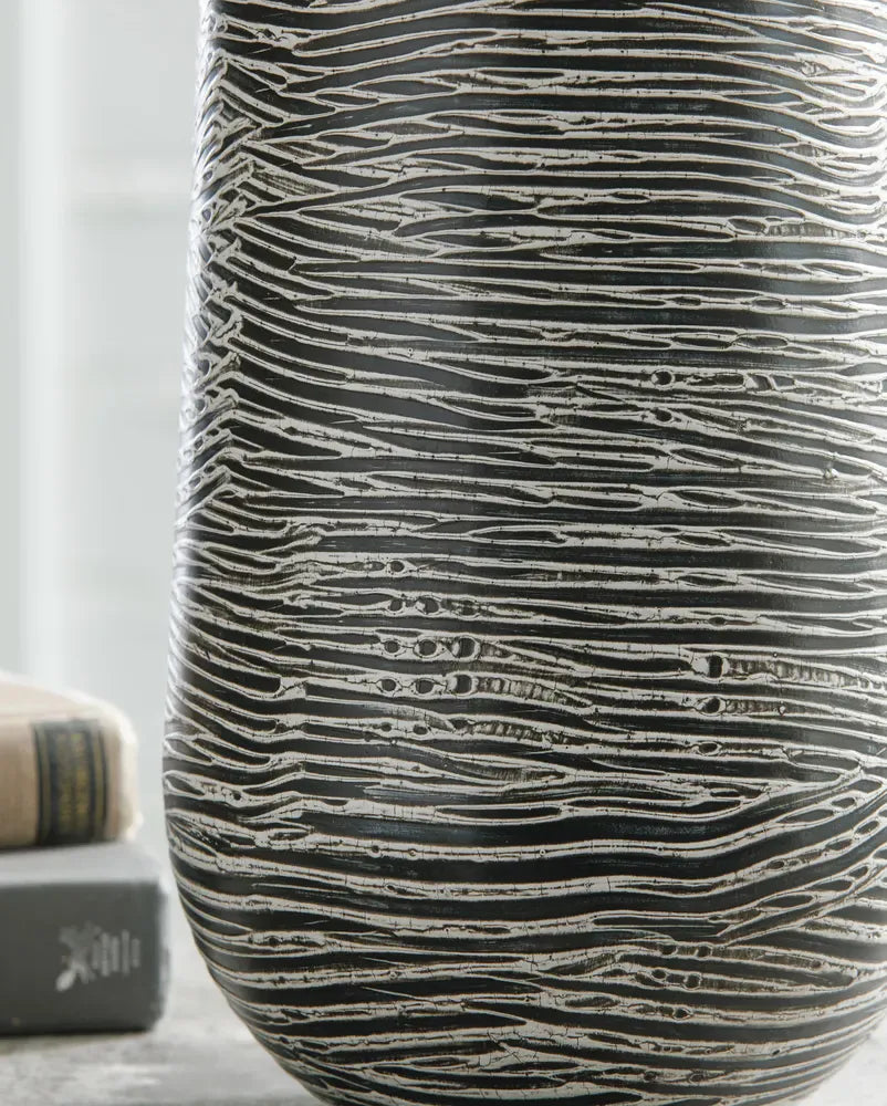 Signature Design by Ashley - Fynn Vase in Antique Gray - A2000515 view 3