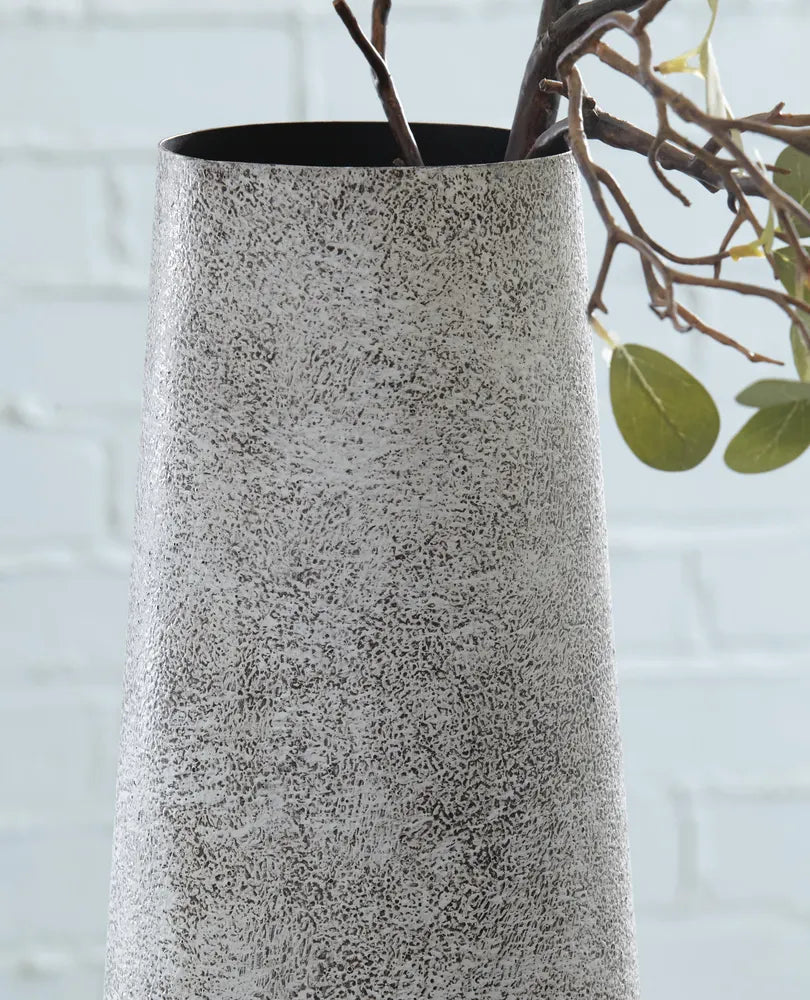Signature Design by Ashley - Fynn Vase in Antique White - A2000517 view 3