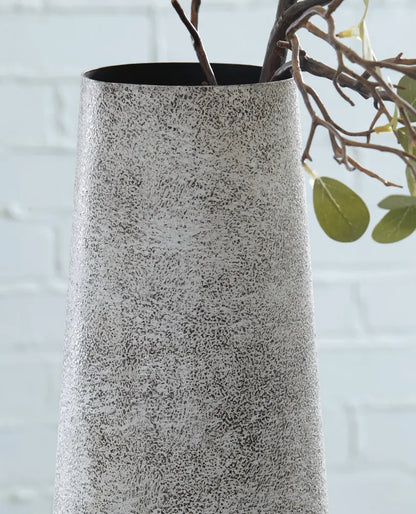 Signature Design by Ashley - Fynn Vase in Antique White - A2000517 view 3