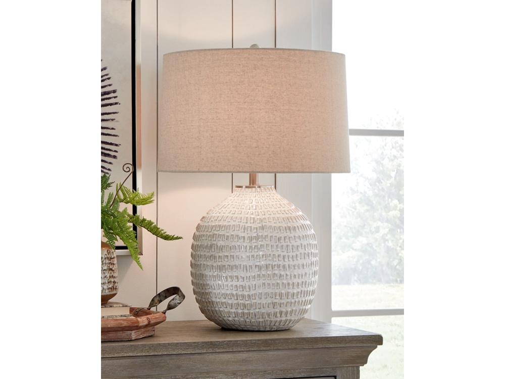 Signature Design by Ashley - Jamon Ceramic Table Lamp in Beige - L100764 veiw 2