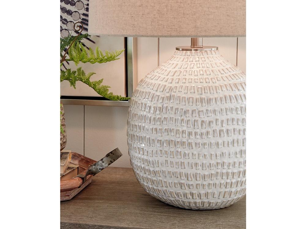 Signature Design by Ashley - Jamon Ceramic Table Lamp in Beige - L100764 veiw 3