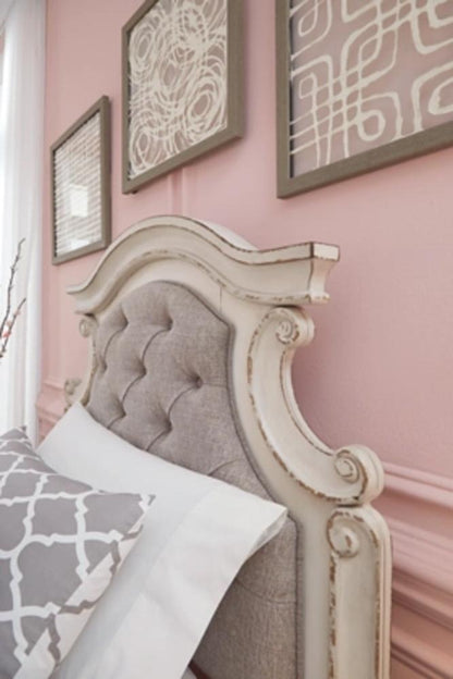 Signature Design by Ashley - Realyn King Upholstered Panel Bed in Chipped White veiw 3