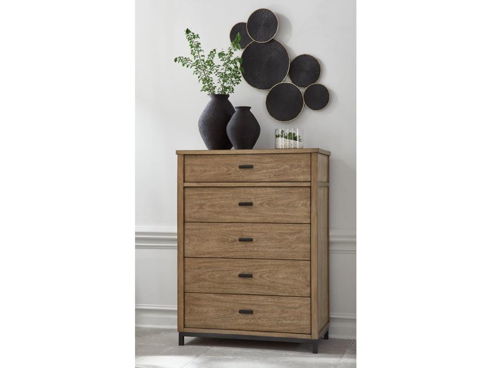 Signature Design by Ashley - Tomtyn Five Drawer Chest in Light Brown - B622-46 veiw 2