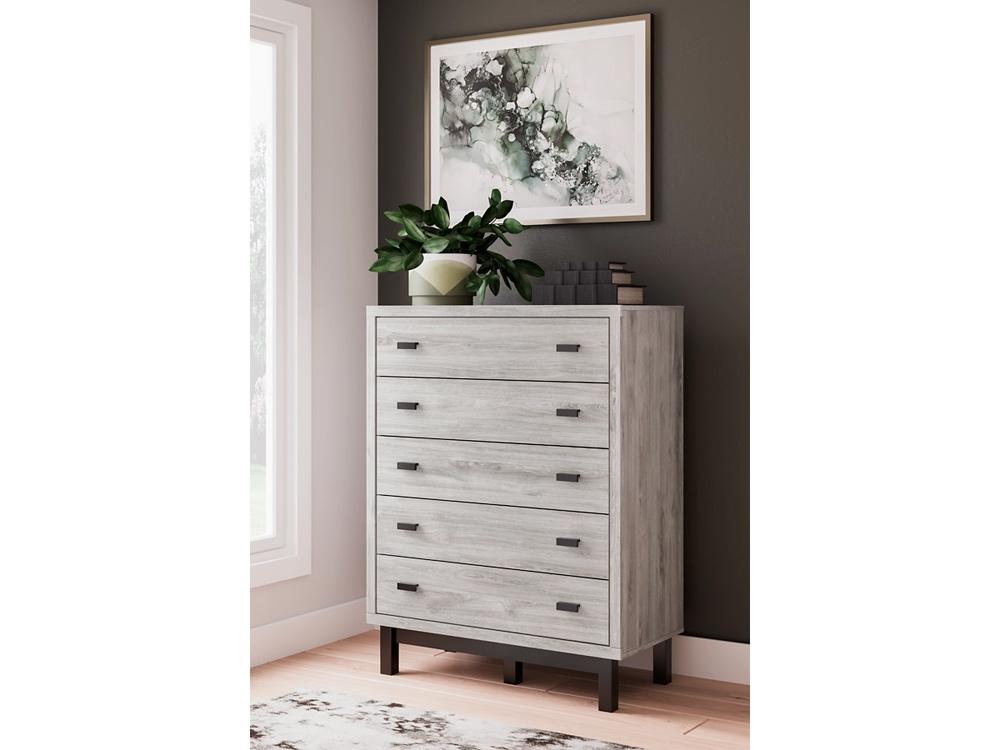 Signature Design by Ashley - Vessalli Five Drawer Wide Chest in Gray - B1036-345 veiw 2