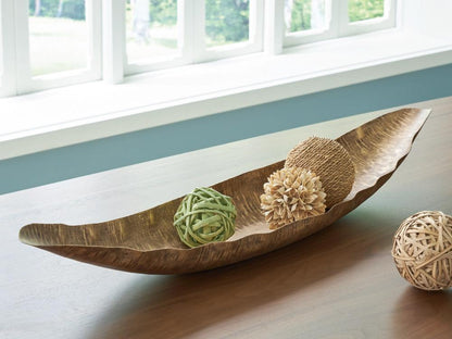 Signature Design by Ashley - Wystenburg Tray in Antique Gold Finish - A2000744 veiw 2