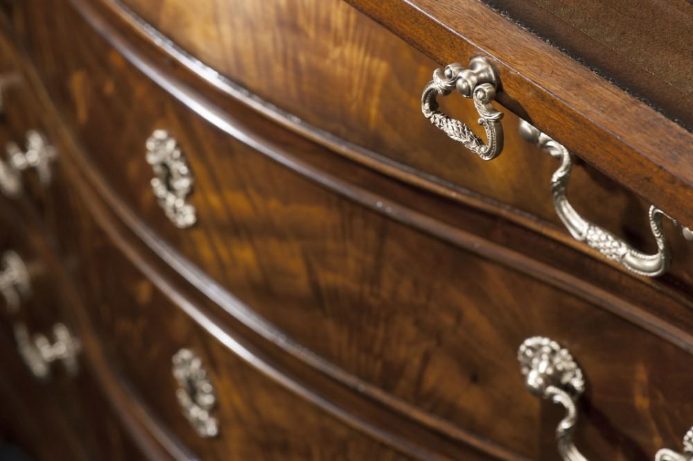 Theodore Alexander - Althorp Living History The India Silk Serpentine Chest - AL60009 veiw 4