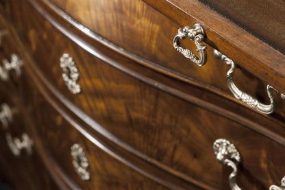 Theodore Alexander - Althorp Living History The India Silk Serpentine Chest - AL60009 veiw 4