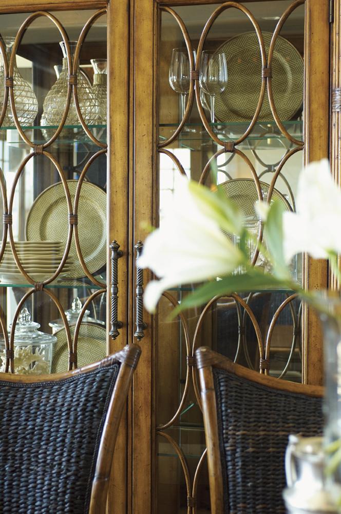 Tommy Bahama Home - Island Estate Mariana Display Cabinet - 531-864 veiw 3