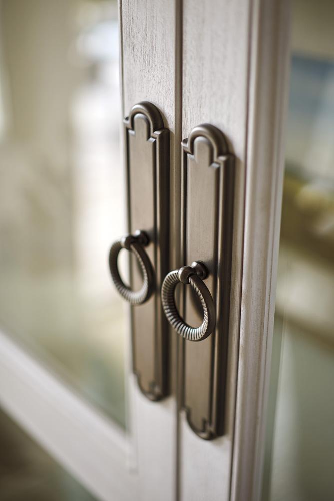 Tommy Bahama Home - Ocean Breeze Sanctuary Curio China, Caribbean Sands - 570-864 veiw 3