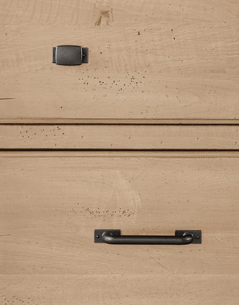 Vaughan Bassett - Cool Rustic - Chest - 5 Drwr - Clear Maple - 176-115  view 2